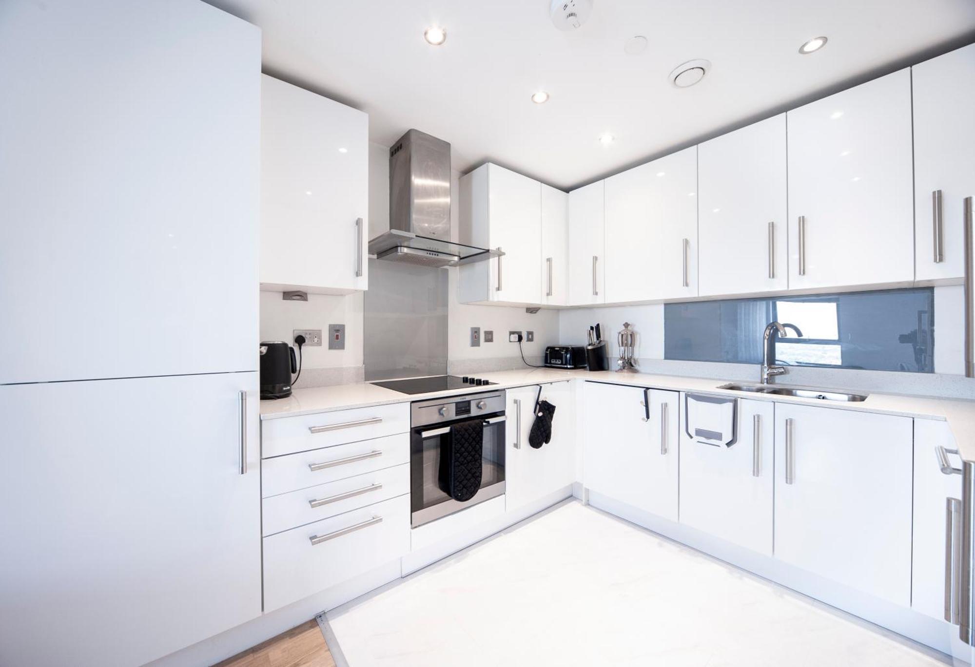 Top Floor Apt - 2 Bed/2 Bath + Private Balcony London Exterior foto