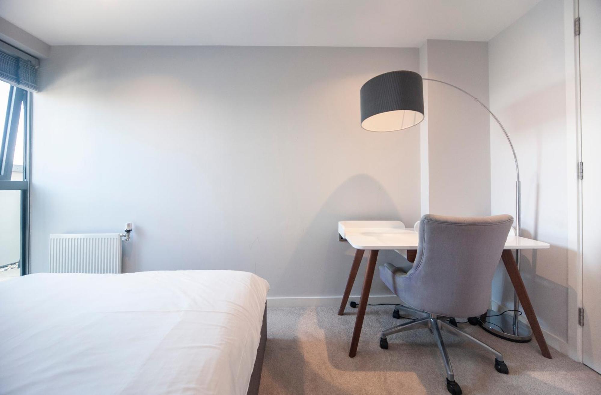 Top Floor Apt - 2 Bed/2 Bath + Private Balcony London Exterior foto