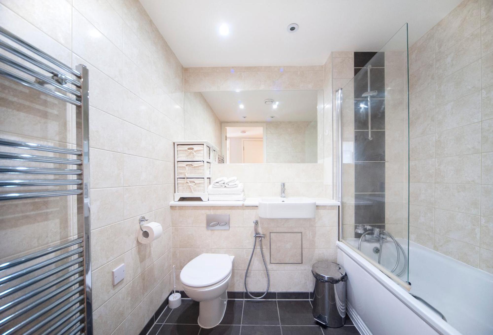 Top Floor Apt - 2 Bed/2 Bath + Private Balcony London Exterior foto