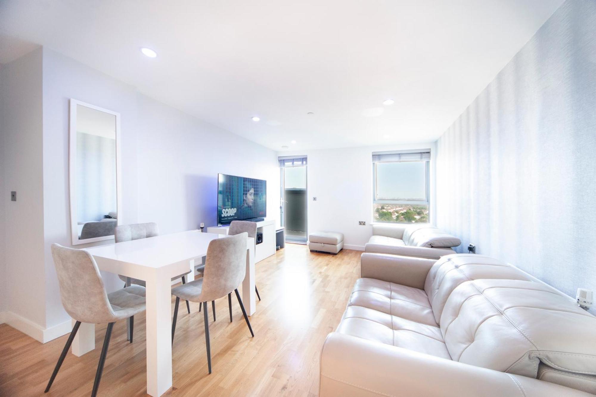 Top Floor Apt - 2 Bed/2 Bath + Private Balcony London Exterior foto