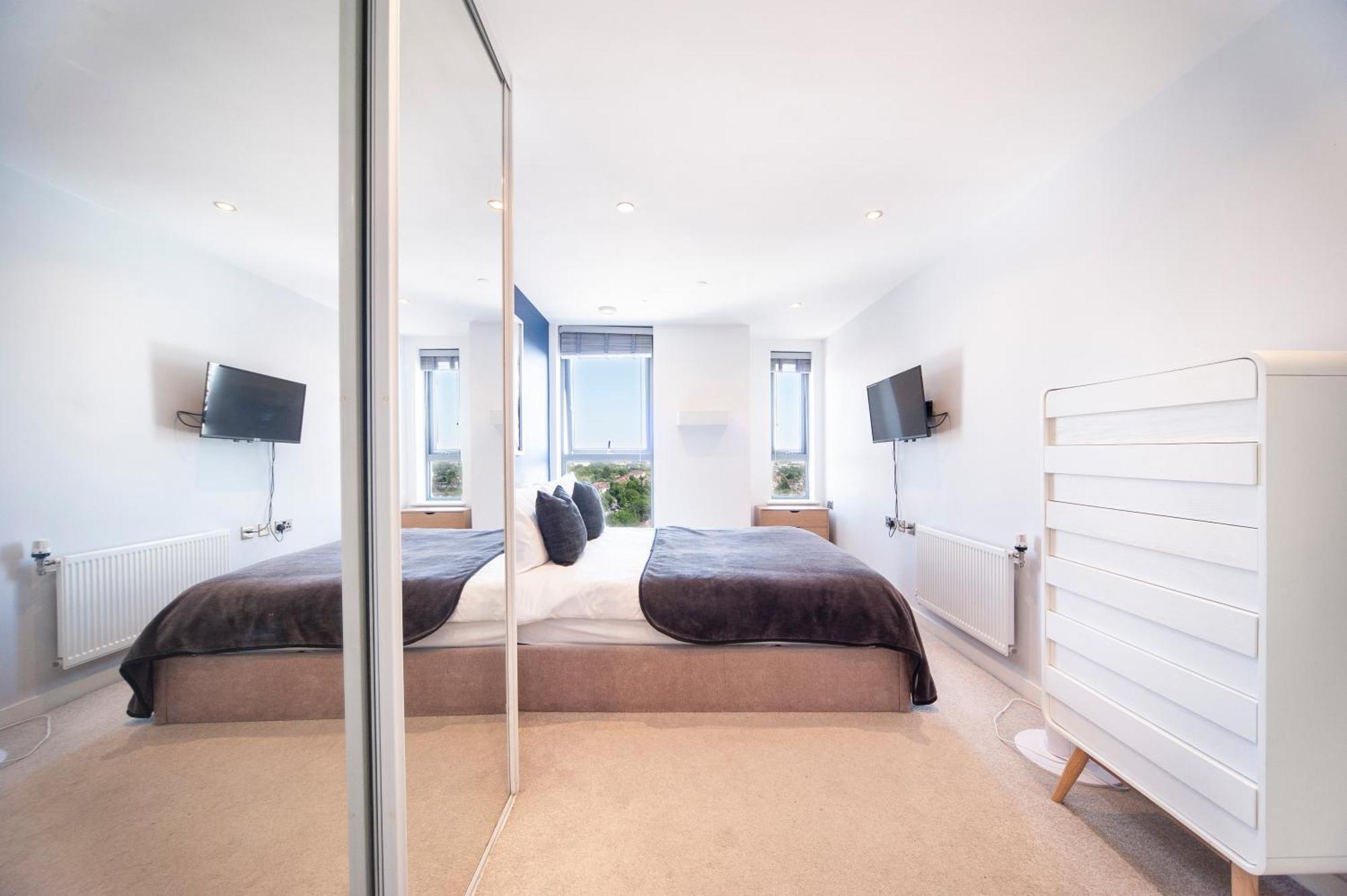 Top Floor Apt - 2 Bed/2 Bath + Private Balcony London Exterior foto