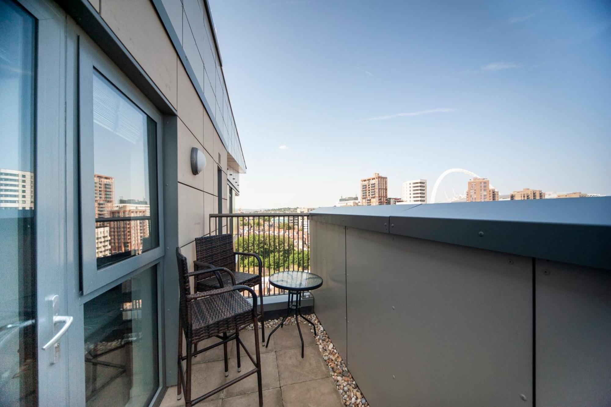 Top Floor Apt - 2 Bed/2 Bath + Private Balcony London Exterior foto