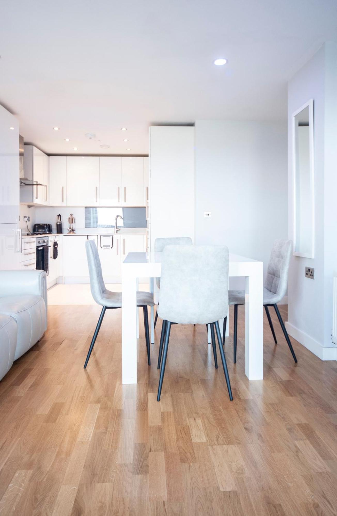 Top Floor Apt - 2 Bed/2 Bath + Private Balcony London Exterior foto
