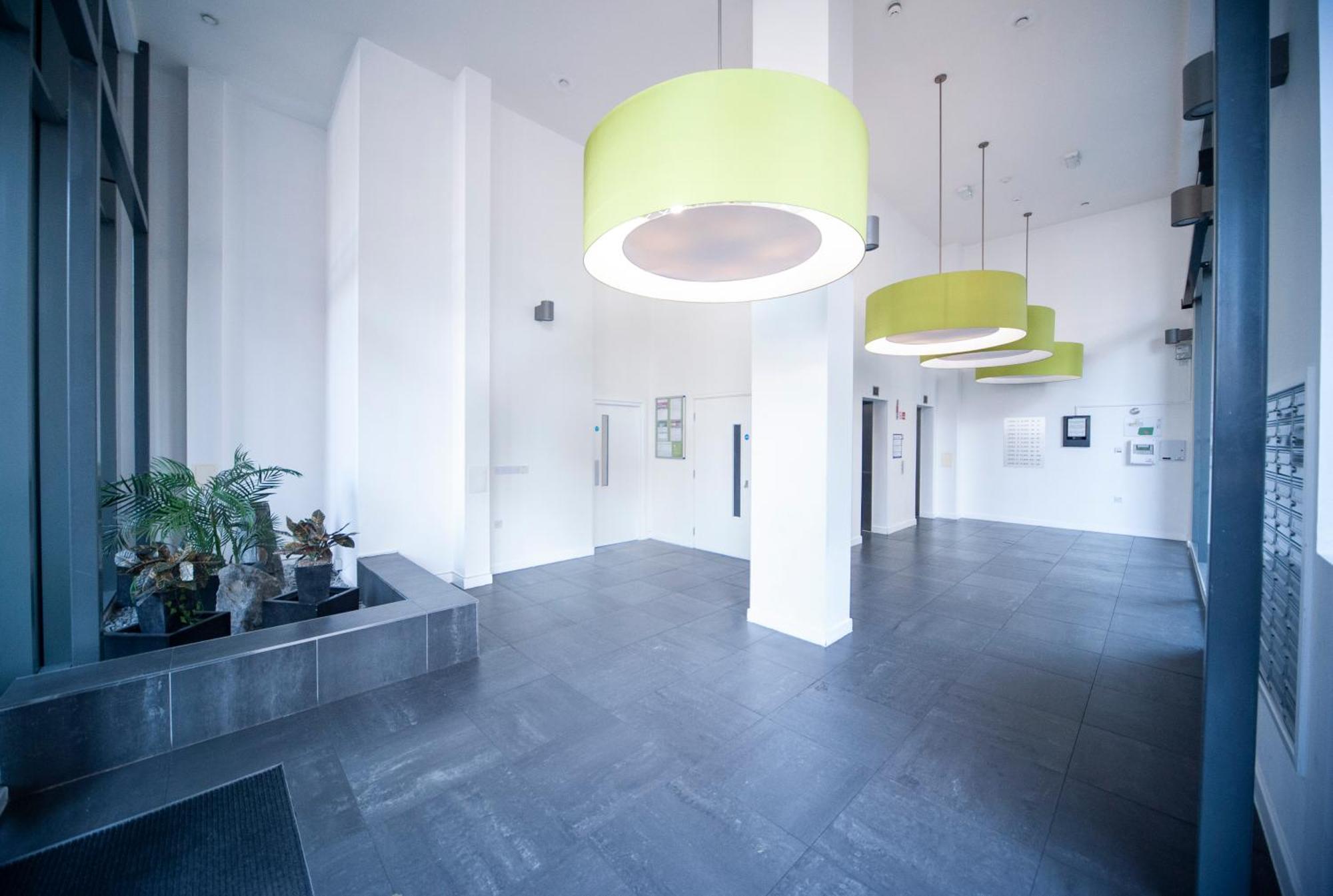 Top Floor Apt - 2 Bed/2 Bath + Private Balcony London Exterior foto