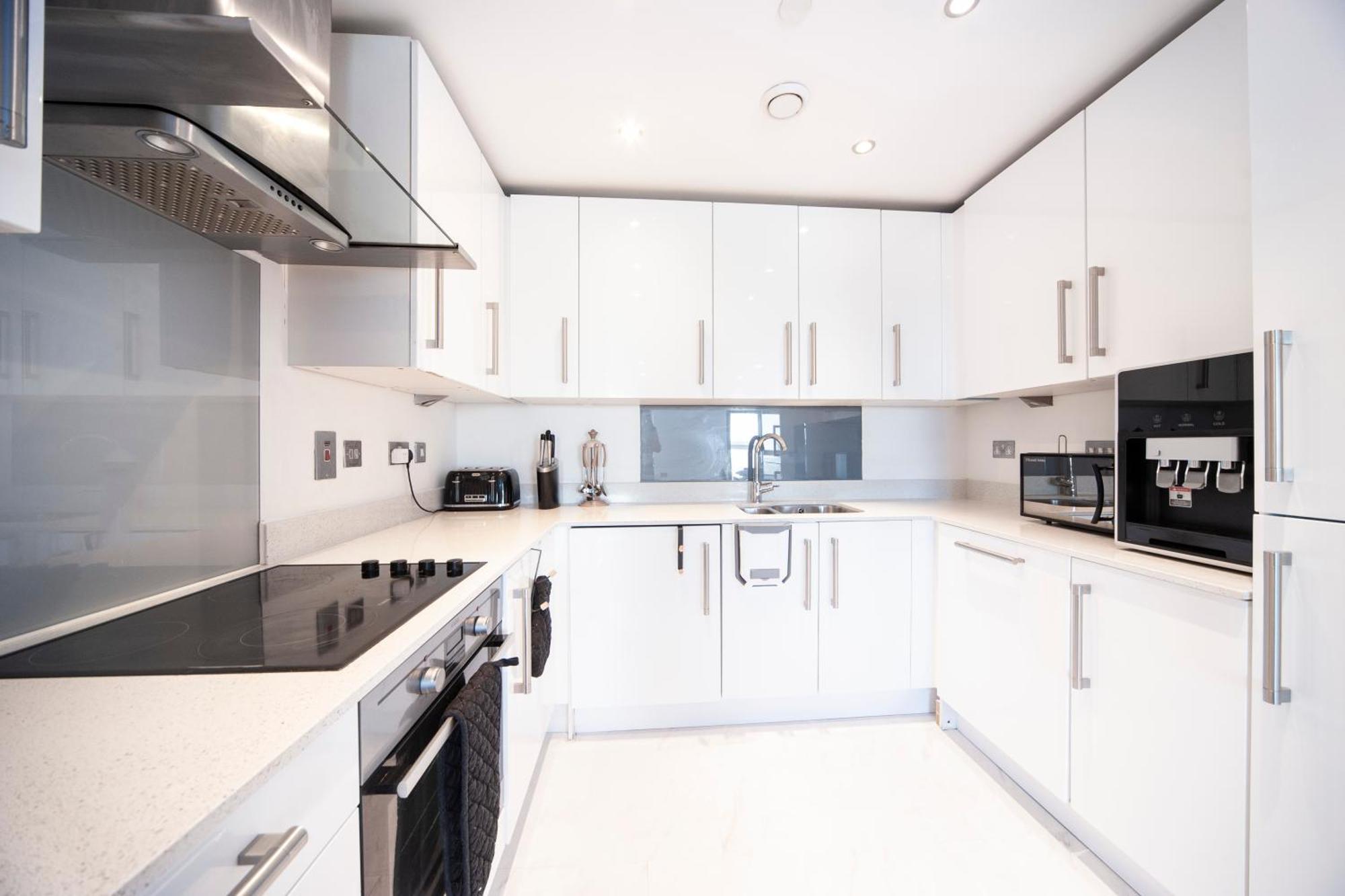 Top Floor Apt - 2 Bed/2 Bath + Private Balcony London Exterior foto